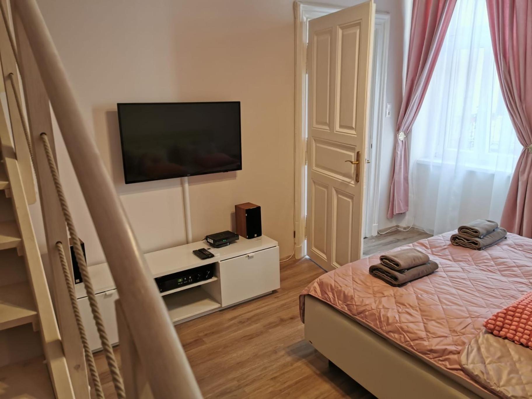 Goldcentral Apartment Comfort Budapest Exterior photo